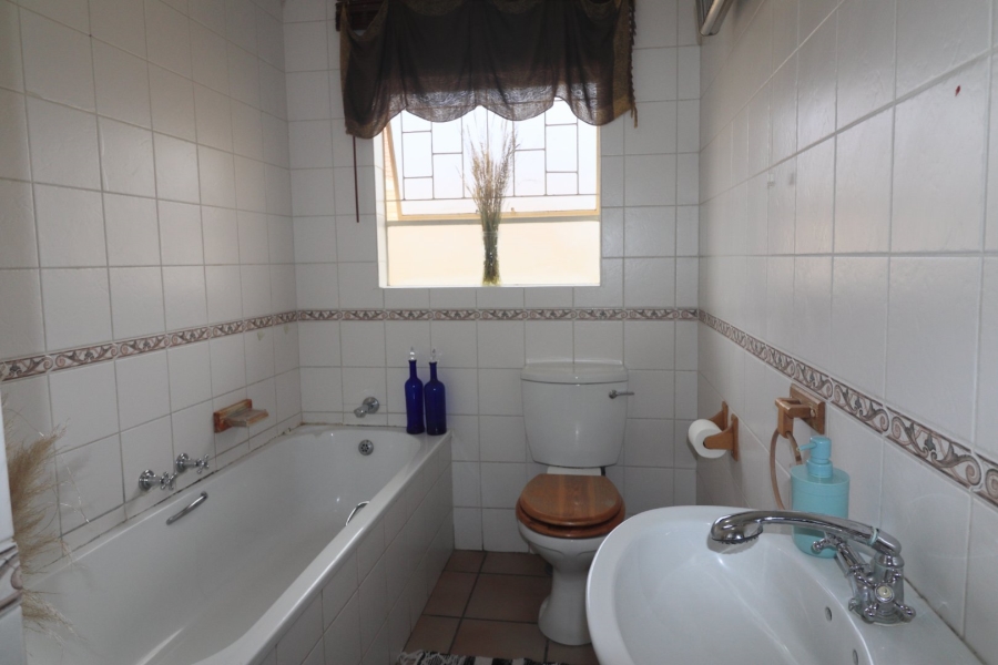 3 Bedroom Property for Sale in Langenhovenpark Free State